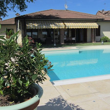 Marinella B&B Cornale Luaran gambar