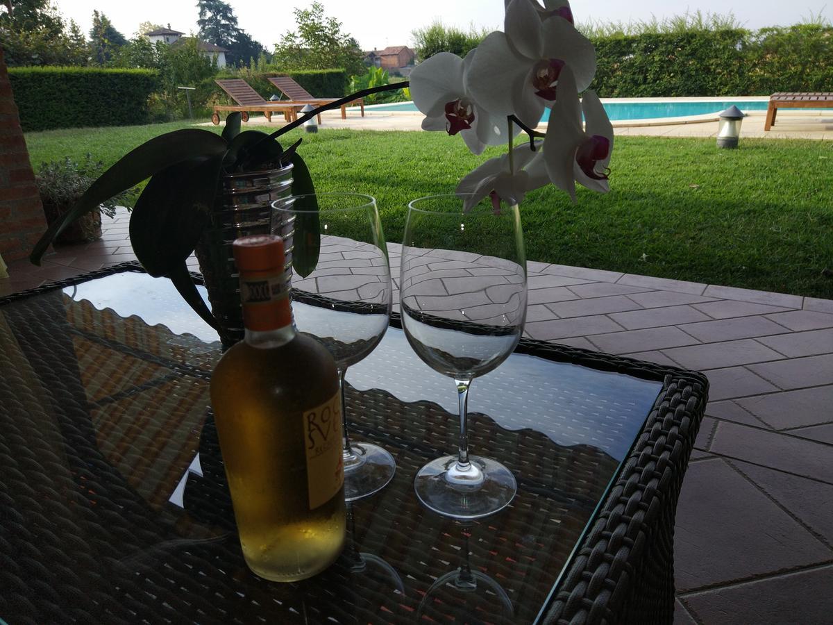 Marinella B&B Cornale Luaran gambar